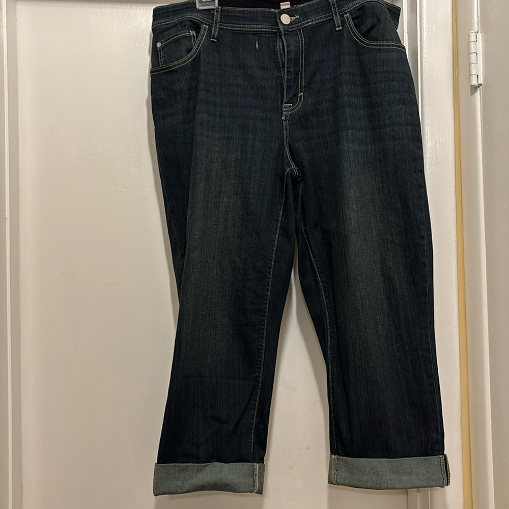 Capri high wasted jeans. Size 18